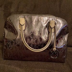 Lovely Michael Kors purse and wallet bundle!!